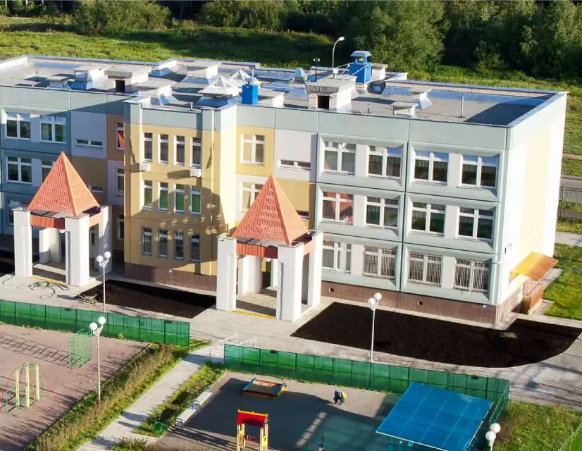 Escolas e universidades
